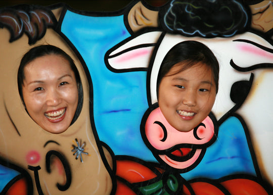 Photo Op_Board_Mom Daughter_Smiling.jpg